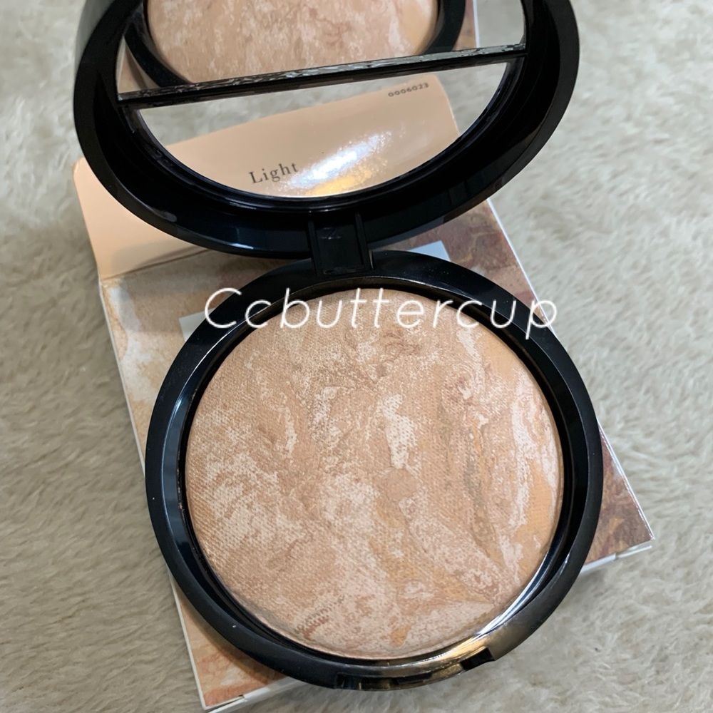 Laura Geller Balance & Brighten Baked Powder Foundation in Light BNIB